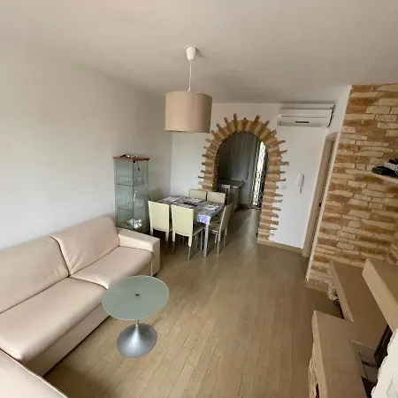 Casa In Villaggio Torre Lapillo
